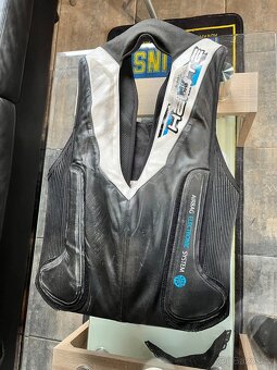 Závodní airbagová vesta Helite e-GP Air - 2