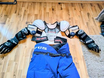 hokejová výstroj - 2