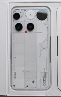 Nothing Phone (3) - 2