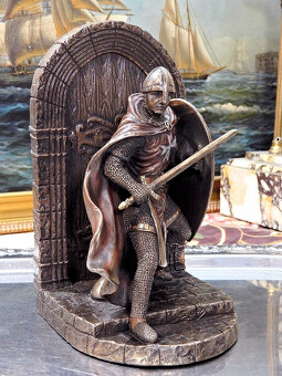 TEMPLÁŘ č. 2 - figurka 19,5 cm ručně malovaná - 2