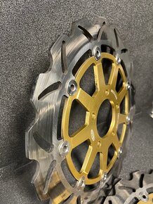 Brzdové kotouče přední Suzuki GSX R1000 K03 - 2
