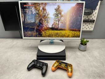 PS4 Slim v krásném stavu, 1TB disk, hry (PlayStation 4) - 2