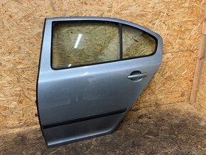 KOMPLETNÍ LEVÉ ZADNÍ DVEŘE ŠKODA OCTAVIA 2 SEDAN 9151 - 2