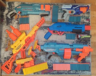 NERF set- 8 pušek a 102 šipek - 2