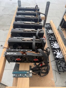 Grafické karty Mining rig - 2