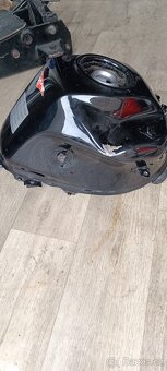 Nádrž a palivové čerpadlo KTM 125 Duke - 2