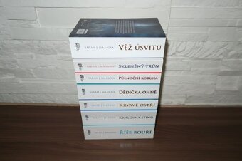 Sarah J. Maasová - 7 knih : SKLENĚNÝ TRŮN atd. - 2