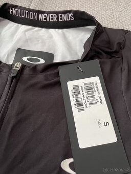 Cyklodres Oakley - 2