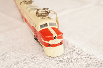 LOKOMOTIVY, Märklin ST 800, železniční vagón, červeno-krémov - 2