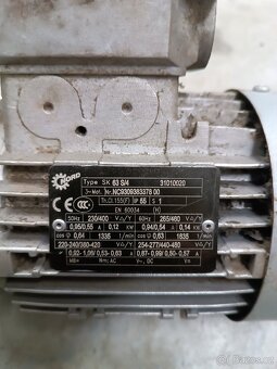 Elektromotor s převodovkou 178ot/min - 2