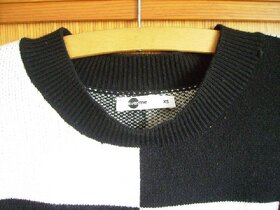 NOVÝ dámský černobílý svetřík - 2