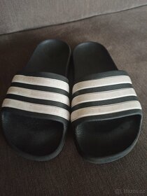 Pantofle Adidas 32 - 2