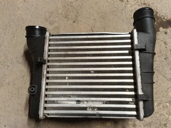 Audi A4 B7 2.0Tdi 103kw - Chladič cooleru - 2