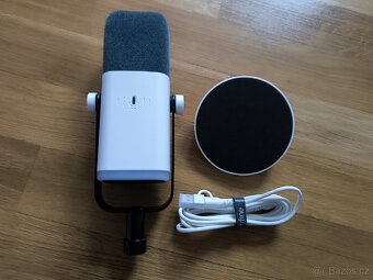 FIFINE AM8 USB/XLR Dynamic Microphone with RGB Control - 2