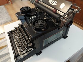 Psací stroj Royal - 2