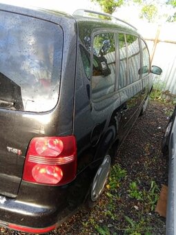 VOLKSWAGEN  TOURAN - 2