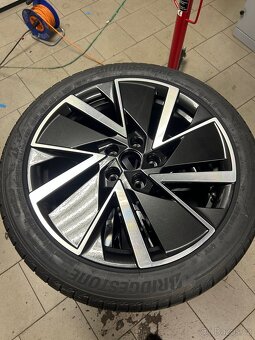 Originál ALU 18” ŠKODA OCTAVIA 4 Vega Aero 225/45 E18 - 2