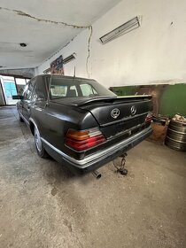 Mercedes-Benz 250D sedan rok 1990 - 2