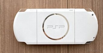 PSP + 8 her + nabíjecí kabel + origo krabice - 2