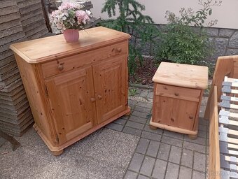 Masivní rustikální ložnice - 2