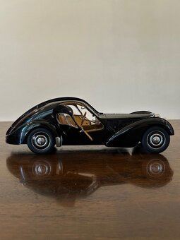 1/18 Autoart Signature Bugatti Type 57 SC Atlantic - 2