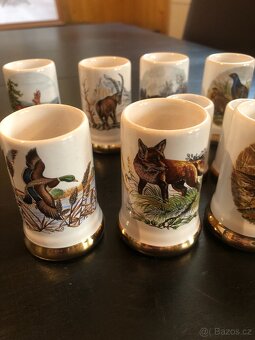 Porcelánové panáky s lahvičkou s mysliveckými motivy - 2