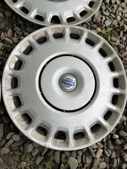 Poklice original volvo r15 - 2