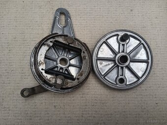 ČZ 125 B, T; 150 C - brzdové štíty. - 2