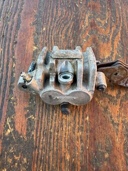 Nissin brzdový třmen držák přední brzdy Yamaha WRF YZ YZF - 2