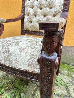 Starožitné stylové křeslo zdobené - 2