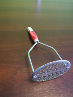 Retro mačkadlo na brambory - 2