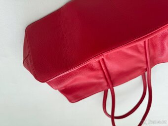 Nová kožená Kabelka, vejde se do ni notebook - 2