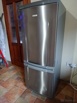 Starší lednice s mrazákem - 2