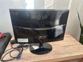 LG Monitor - 2