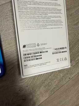 iPhone 15 PRO 256GB, komplet balení - 2