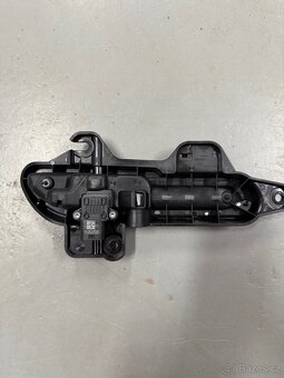 Zadní levá klika Tesla 3 - 2
