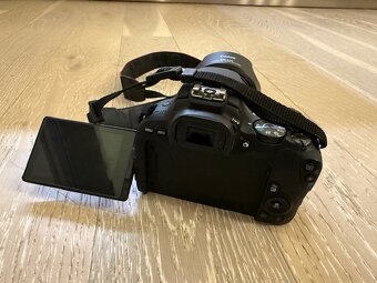 Poloprofesionální zrcadlovka Canon EOS 200D s příslušenstvím - 2