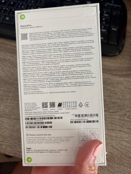 Iphone 16 Pro 128 GB bílý titan - 2