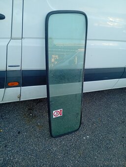 IVECO DAILY VI VALNÍK ZADNÍ SKLO KABINY Z AUTA RV 2015/2016 - 2