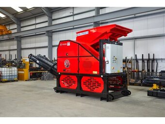 RED RHINO 7000 statický - 2