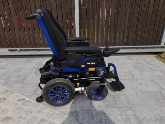 Invalidní vozík elektrický rok stary tak že ještě v zaruce - 2