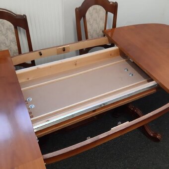 Jídelní oválný stůl, rozkládací a 4 židle - 2