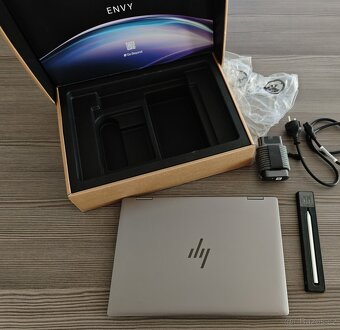 HP ENVY x360 14" - 2v1, Ryzen 8640HS +760M, pero - 2