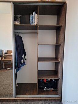 Šatní skříň se zrcadlem - 2