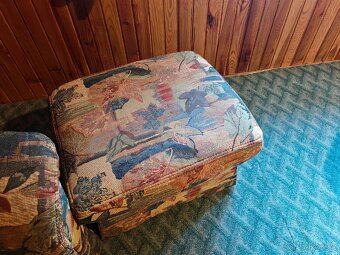 Sedačka, křeslo a taburet - 2