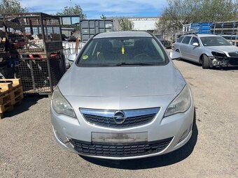 Opel Astra J - díly z vozu - 2