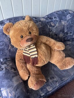 Velký nový plyšový medvěd - 2