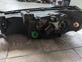 Ford Mondeo II přední světla - 2