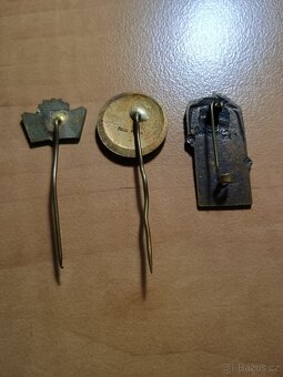 3 staré odznaky - 2