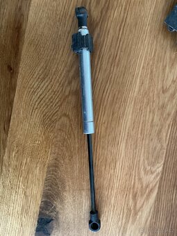 pneumatická pružina kapoty - 7D0823359A - 2